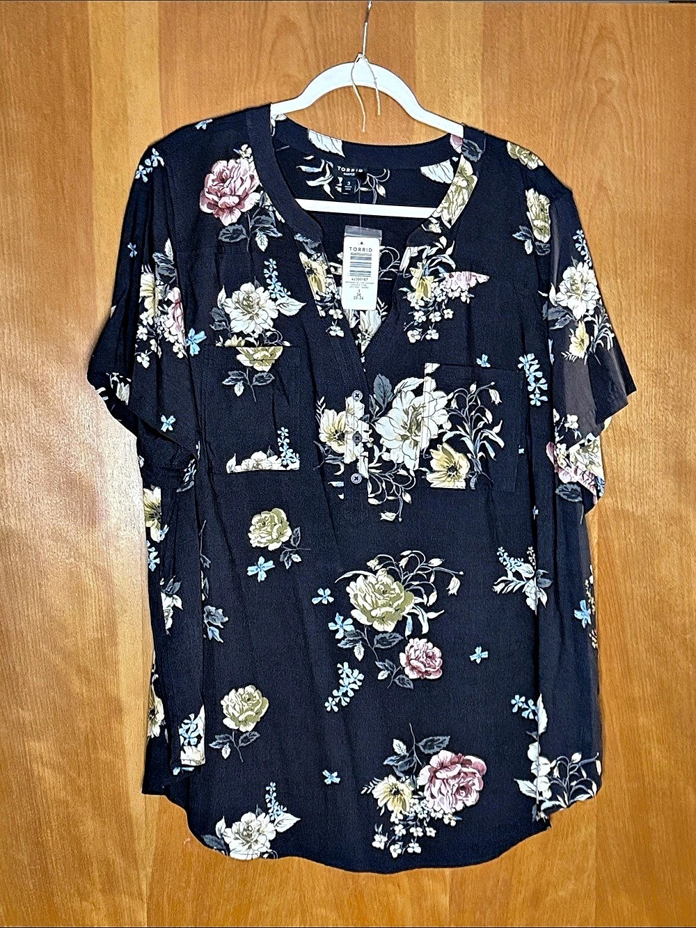 Torrid Floral Blouse in Black & Pink Size 3X NWT
